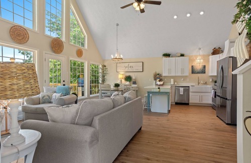 Milledgeville Casa | Sunnyside Retreat Beautiful 3 Story Lakehouse with Breathtaking Lake Views