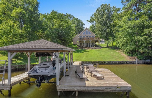 Milledgeville Casa | Sunnyside Retreat Beautiful 3 Story Lakehouse with Breathtaking Lake Views