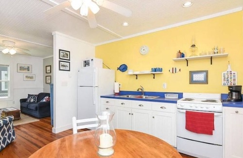 Colonial Beach Cabaña | Sunnyside Up - Small Dog Friendly Waterfront Cottage