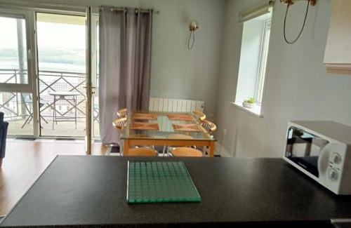 Youghal Apartamento | Sunnyside View Apartment -modern & cosy apartment with magnificent views to match