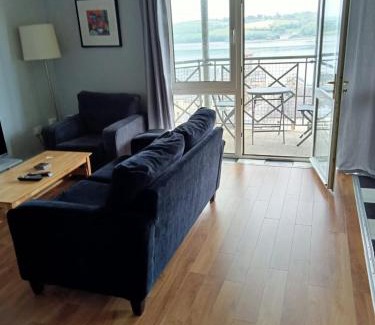 Youghal Apartamento | Sunnyside View Apartment -modern & cosy apartment with magnificent views to match