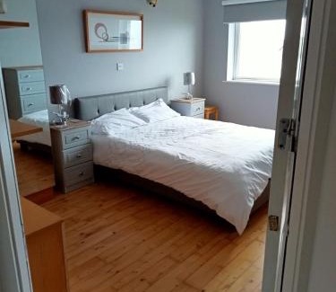 Youghal Apartamento | Sunnyside View Apartment -modern & cosy apartment with magnificent views to match