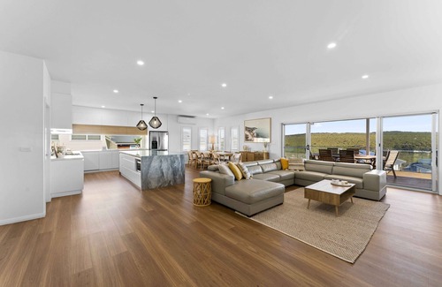 Catherine Hill Bay Casa | Sunnyspot Escape - Stylish Beach House