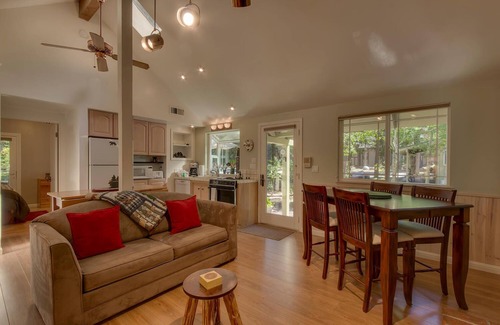 Tahoma Cabina | Sunnywood: 1 BR, 1 BA Cabaña / Bungalow en Tahoma, Capacidad 4