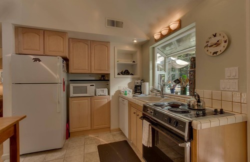 Tahoma Cabina | Sunnywood: 1 BR, 1 BA Cabaña / Bungalow en Tahoma, Capacidad 4