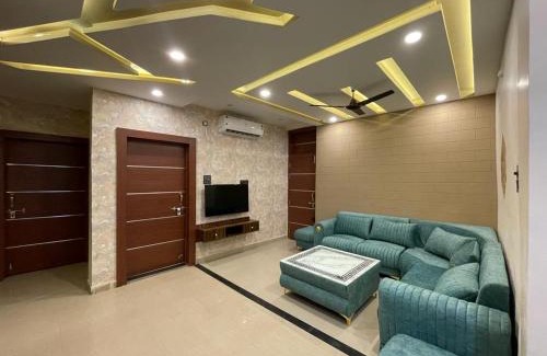 Gwalior Apartamento | SunRays - Unique 3BHK in the Heart of the City