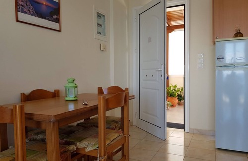 Kefalari Apartamento | Sunrise 3 Apartment - Beautifully Located Air Conditioned 1 Bedroom Above Beach