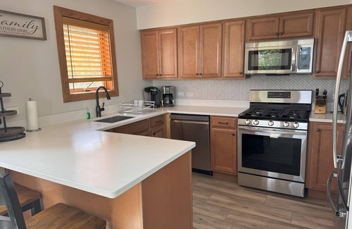 Central Vermont- Killington Condominio | SUNRISE SKI ON & OFF! Trailside unidad final de 2 pisos. Piscina, jacuzzis, gimnasio, sauna +++