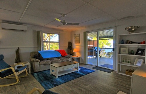 Brisbane Waterfront Casa | Sunrise @ Alawa - absolute waterfront holiday home