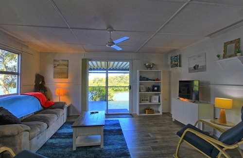 Brisbane Waterfront Casa | Sunrise @ Alawa - absolute waterfront holiday home
