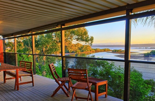 Brisbane Waterfront Casa | Sunrise @ Alawa - absolute waterfront holiday home