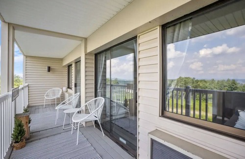 Weirs Beach Condominio | Sunrise and Lake Winni views on your private balcony!