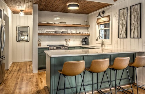 Unaka Cabina | Sunrise and Stardust - Hot Tub | Mountain Views | Screened Porch |