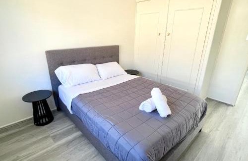 Surfers Paradise Apartamento | Sunrise Apt 3 - Bright 1BR - Upstairs - Pool View