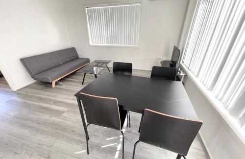 Surfers Paradise Apartamento | Sunrise Apt 3 - Bright 1BR - Upstairs - Pool View
