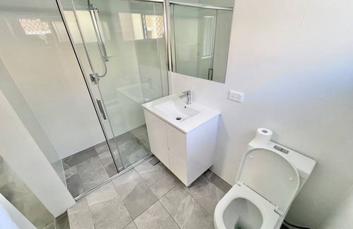 Surfers Paradise Apartamento | Sunrise Apt 4 · Cozy 1BR · Poolside Escape