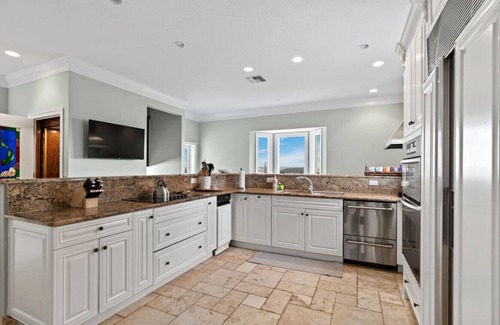 Crescent Beach Casa | Sunrise at the Beach - Oceanfront Luxury