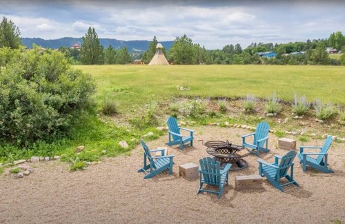 Hot Springs Cabina | Sunrise Cabin at Highland Meadows - King Bed and Views
