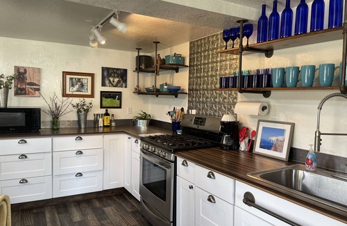 Mancos Casa | Sunrise Casita pet friendly 2 bedroom 1 bath full kitchen
