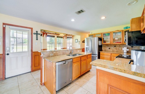 Kerens Casa | Sunrise Cove RC LLC: Lakefront Home w/ 2 Casitas!