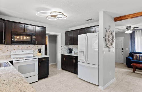 White City Casa | Sunrise Escape W/ Heated Pool and Pergola