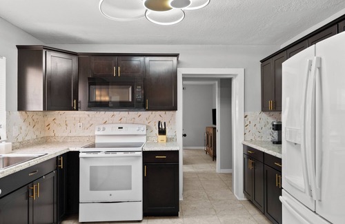 White City Casa | Sunrise Escape W/ Heated Pool and Pergola