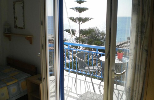 Agia Marina Apartamento | Sunrise Flora
