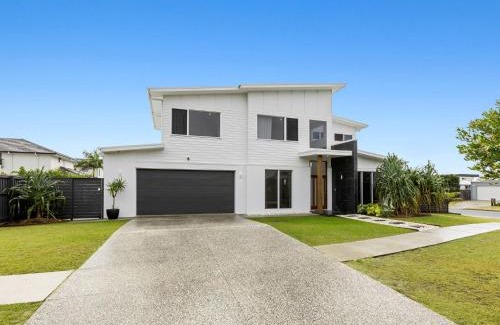 Kingscliff Casa | Sunrise Mansion with Pool