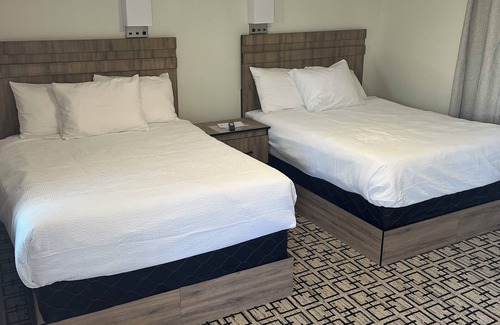 Georgian Bluffs Hotel | Sunrise Motel