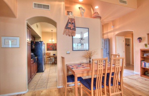 The Hills On La Canada Casa | Sunrise, Mountains, Casual Southwest ¡Lujo con mucha luz, arte y amor!