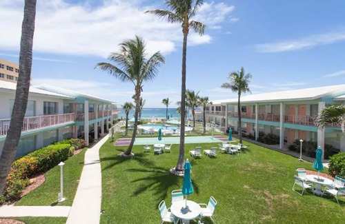 Hillsboro Beach Apartamento | Sunrise Ocean Suites - Apt w/Balcony #203
