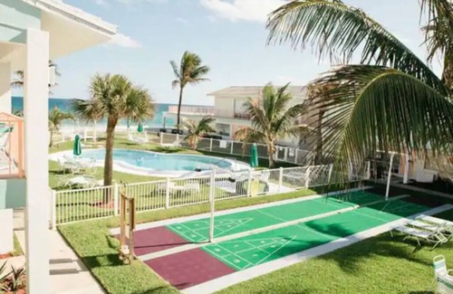 Hillsboro Beach Apartamento | Sunrise Ocean Suites - Apt w/Balcony #203