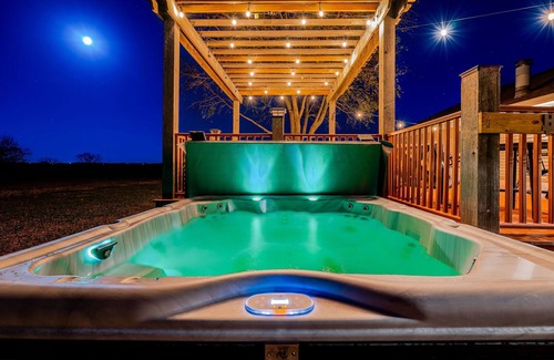 Greenwich Casa | Sunrise Ranch - A Peaceful Country Stay + Hot Tub