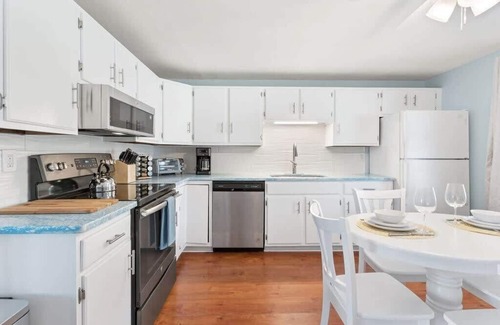Rye Apartamento | Sunrise Sanctuary | Walk to Wallis | Ocean Views