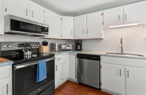 Rye Apartamento | Sunrise Sanctuary | Walk to Wallis | Ocean Views