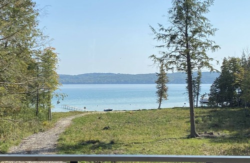 Kewadin Casa | Sunrise Sands Retreat Beach & Dock 2364