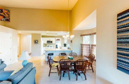 Nehalem Casa | Sunrise Serenity