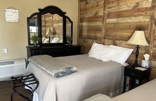 Yantis Casa | Sunrise Suite w Pool, Rec Rm, 1/2 mi to Boat Ramps