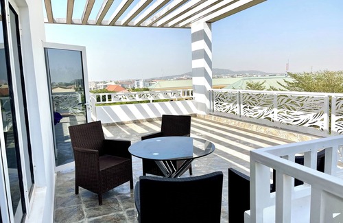 Utako Apartamento | SUNRISE VIEW PENTHOUSE CONDO at UTAKO ABUJA. 24hrs LIT with AC, WIFI & KITCHEN