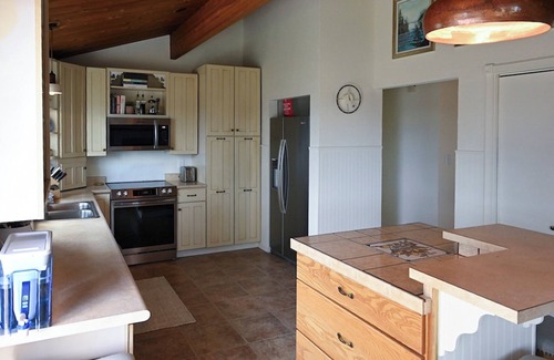 Freeland Casa | Sunrise Views with Holmes Harbor and Vineyard