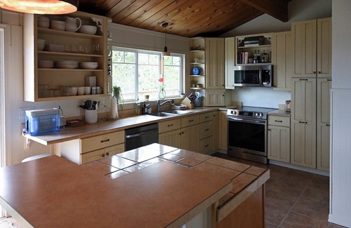 Freeland Casa | Sunrise Views with Holmes Harbor and Vineyard