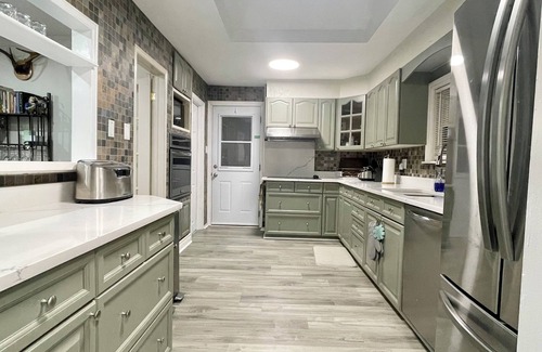 Innisfil Cabaña | Sunrise Villa on the Lake
