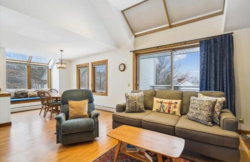 Central Vermont- Killington Casa | Sunrise Village East Glade B2 Cozy Ski-In Ski-Out 3-Bedroom Condo with Fireplace & Resort Amenities