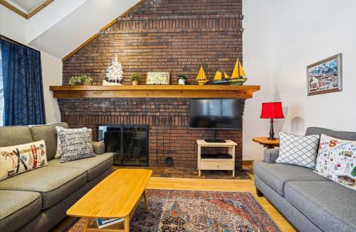 Central Vermont- Killington Casa | Sunrise Village East Glade B2 Cozy Ski-In Ski-Out 3-Bedroom Condo with Fireplace & Resort Amenities