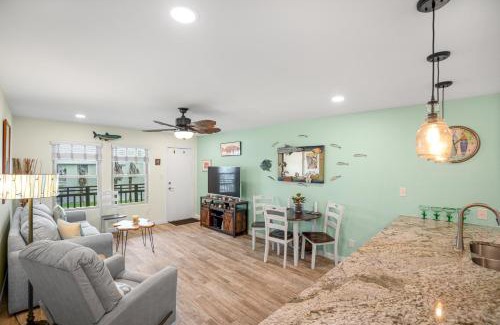 Port Aransas Casa | Sunrise Villas 207 - BOARDWALK TO THE BEACH
