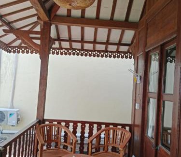 Lodtunduh Apartamento | sunrise wood house