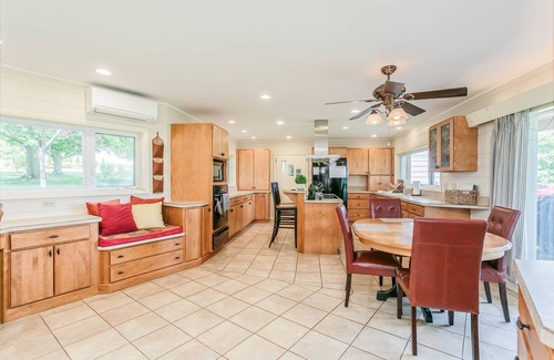Geneva Casa | Sunrises over Seneca. Walk to local wineries. Pet Friendly. It's Perfect!
