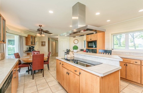 Geneva Casa | Sunrises over Seneca. Walk to local wineries. Pet Friendly. It's Perfect!