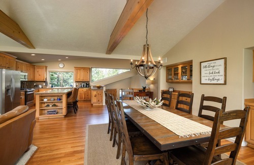 Sunriver Casa | 3 King Masters, sala de literas, SLEEPS 12, en 14th Green, pases SHARC, 4 camas / 4. 5 baños