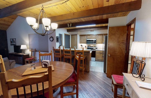 Tennis Village Condominio | 47 Tennis Village: condominio loft de 2 dormitorios / 2 baños en Sunriver, capacidad para 6
